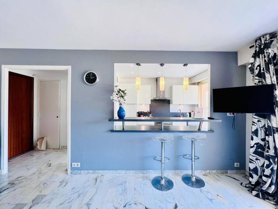 Le Pinede - Apt 4 Prs- Parking - Clim - 500M Plages Antibes Exterior photo